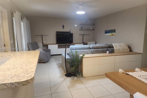 Купить кондоминиум в Помпано-Бич, Флорида 2 спальни, 87.33м2, № 2178460 - фото 8