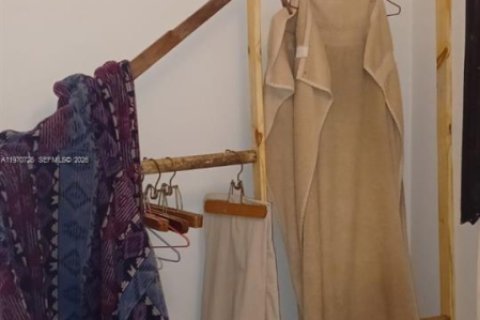 Villa ou maison à vendre à Hollywood, Floride: 3 chambres, 159.14 m2 № 2032077 - photo 11