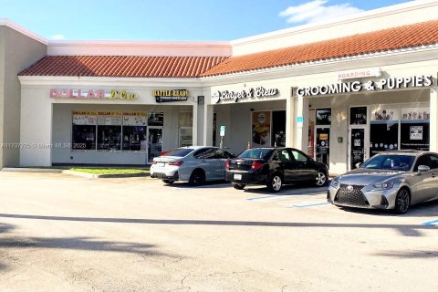 Immobilier commercial à vendre à Hialeah, Floride № 1942597 - photo 8