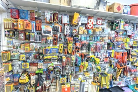 Immobilier commercial à vendre à Hialeah, Floride № 1942597 - photo 30