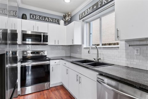 Купить виллу или дом в Хомстед, Флорида 3 спальни, 157м2, № 1940798 - фото 12