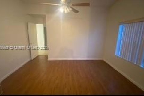 Adosado en venta en Miami, Florida, 3 dormitorios, 101.26 m2 № 1877882 - foto 15