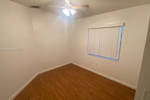 Adosado en venta en Miami, Florida, 3 dormitorios, 101.26 m2 № 1877882 - foto 3
