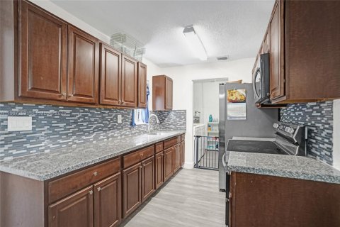 Villa ou maison à vendre à Lauderhill, Floride: 3 chambres, 115.2 m2 № 2047702 - photo 8