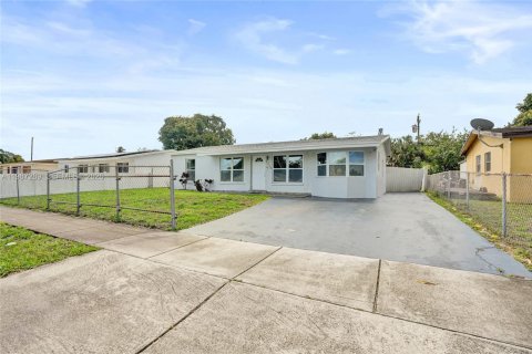 Villa ou maison à vendre à Lauderhill, Floride: 3 chambres, 115.2 m2 № 2047702 - photo 4