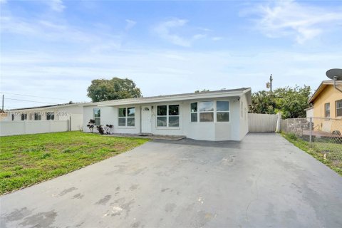 Villa ou maison à vendre à Lauderhill, Floride: 3 chambres, 115.2 m2 № 2047702 - photo 2