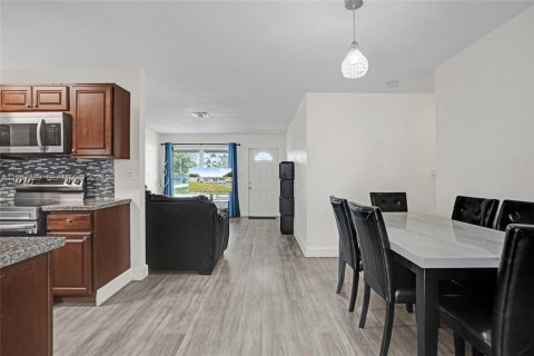 Villa ou maison à vendre à Lauderhill, Floride: 3 chambres, 115.2 m2 № 2047702 - photo 12