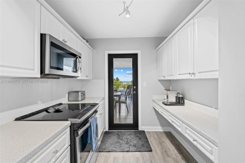 Copropriété à vendre à Pompano Beach, Floride: 2 chambres, 132.48 m2 № 2050628 - photo 2