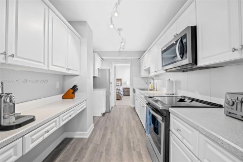 Condo à Pompano Beach, Floride, 2 chambres  № 2050628