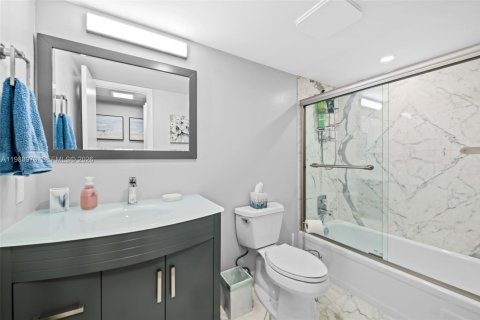 Copropriété à vendre à Pompano Beach, Floride: 2 chambres, 132.48 m2 № 2050628 - photo 18