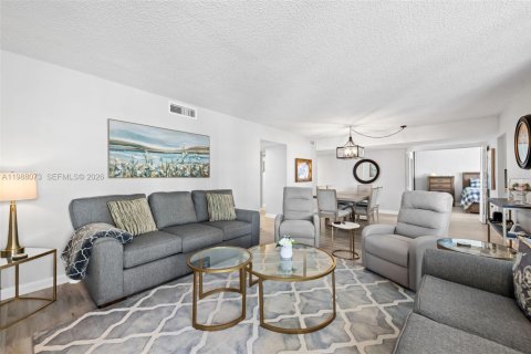 Copropriété à vendre à Pompano Beach, Floride: 2 chambres, 132.48 m2 № 2050628 - photo 6