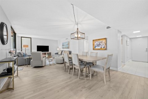 Copropriété à vendre à Pompano Beach, Floride: 2 chambres, 132.48 m2 № 2050628 - photo 3