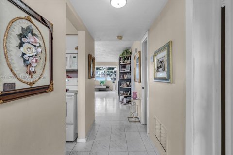 Copropriété à vendre à Miami, Floride: 1 chambre, 88.63 m2 № 2041773 - photo 8