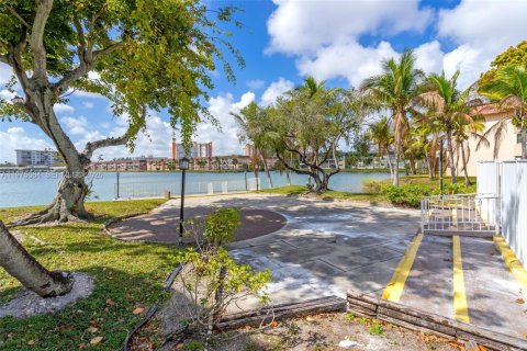 Copropriété à vendre à Miami, Floride: 1 chambre, 88.63 m2 № 2041773 - photo 23