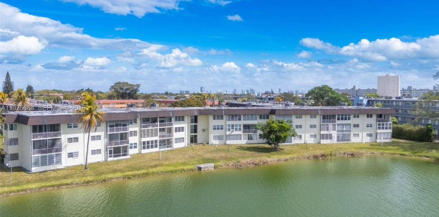 Condo à Miami, Floride, 1 chambre  № 2041773