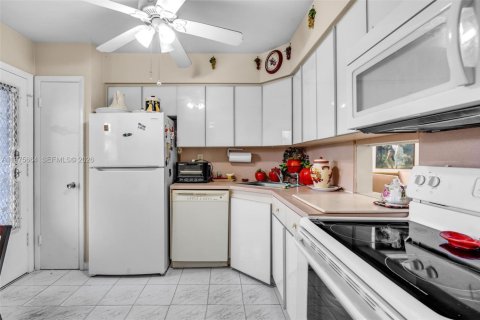 Copropriété à vendre à Miami, Floride: 1 chambre, 88.63 m2 № 2041773 - photo 9