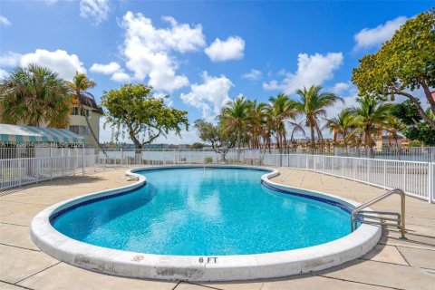 Copropriété à vendre à Miami, Floride: 1 chambre, 88.63 m2 № 2041773 - photo 4
