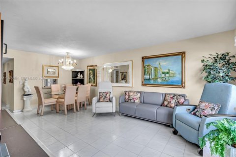 Copropriété à vendre à Miami, Floride: 1 chambre, 88.63 m2 № 2041773 - photo 5