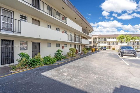 Copropriété à vendre à Miami, Floride: 1 chambre, 88.63 m2 № 2041773 - photo 21