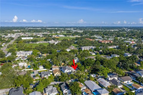 House in Saint Petersburg, Florida 5 bedrooms, 315.03 sq.m. № 1829279 - photo 13