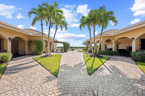 Apartment in Wellington, Florida 840.3 sq.m. № 2169836 - photo 4