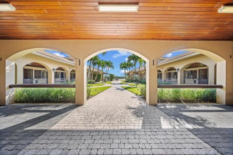 Apartment in Wellington, Florida 840.3 sq.m. № 2169836 - photo 5
