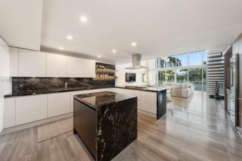 Купить кондоминиум в Майами-Бич, Флорида 2 спальни, 267.37м2, № 1931433 - фото 9