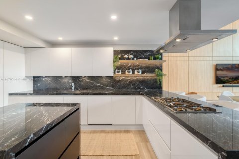 Купить кондоминиум в Майами-Бич, Флорида 2 спальни, 267.37м2, № 1931433 - фото 10