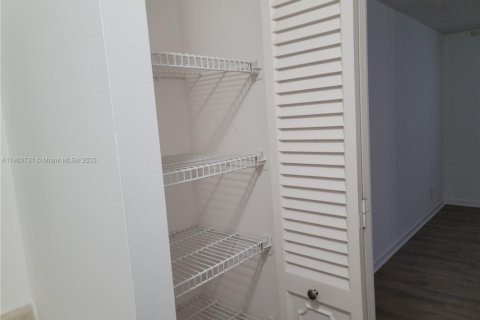 Copropriété à vendre à Pembroke Pines, Floride: 1 chambre, 74.32 m2 № 1954467 - photo 6