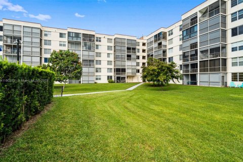 Copropriété à vendre à Pembroke Pines, Floride: 1 chambre, 74.32 m2 № 1954467 - photo 30