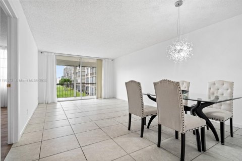 Copropriété à vendre à Pembroke Pines, Floride: 1 chambre, 74.32 m2 № 1954467 - photo 10