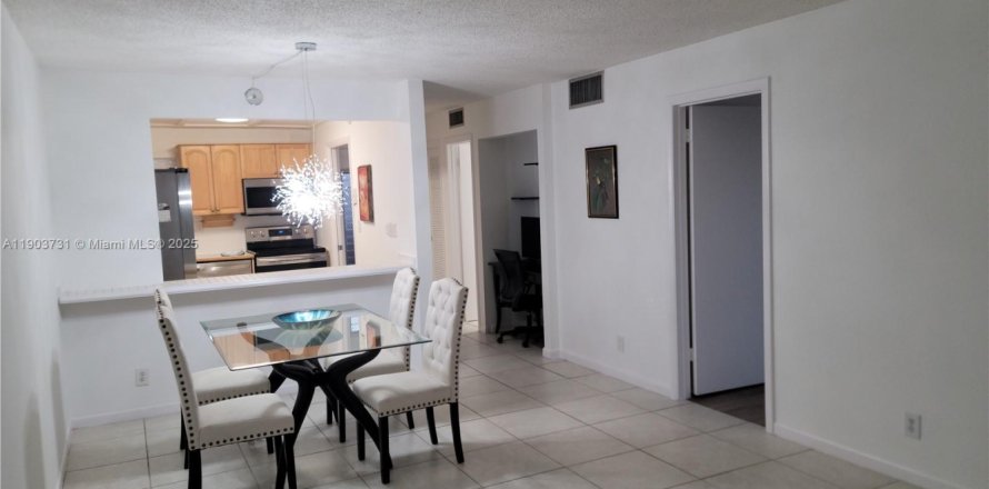 Condo à Pembroke Pines, Floride, 1 chambre  № 1954467