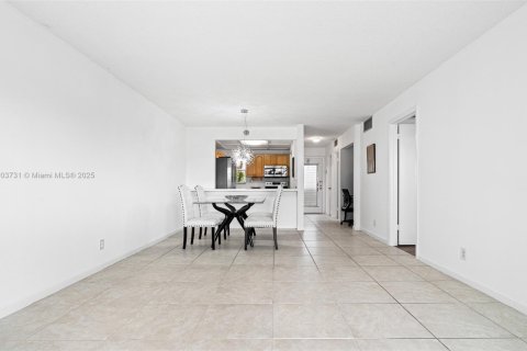 Copropriété à vendre à Pembroke Pines, Floride: 1 chambre, 74.32 m2 № 1954467 - photo 11