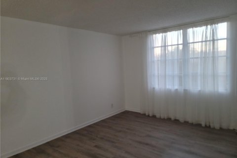 Copropriété à vendre à Pembroke Pines, Floride: 1 chambre, 74.32 m2 № 1954467 - photo 7