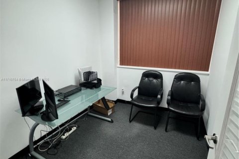 Propiedad comercial en venta en Miami Lakes, Florida № 1811779 - foto 13