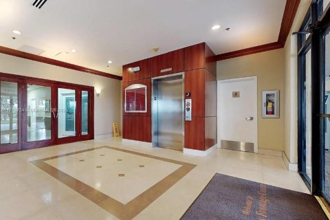 Propiedad comercial en venta en Miami Lakes, Florida № 1811779 - foto 15