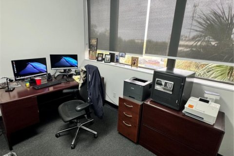 Propiedad comercial en venta en Miami Lakes, Florida № 1811779 - foto 12