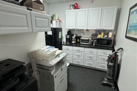 Propiedad comercial en venta en Miami Lakes, Florida № 1811779 - foto 11