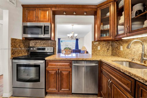 Condo in Hallandale Beach, Florida, 1 bedroom  № 1936056 - photo 1