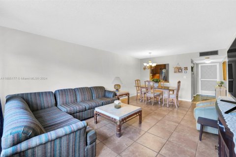 Condo in Hallandale Beach, Florida, 1 bedroom  № 1936056 - photo 10
