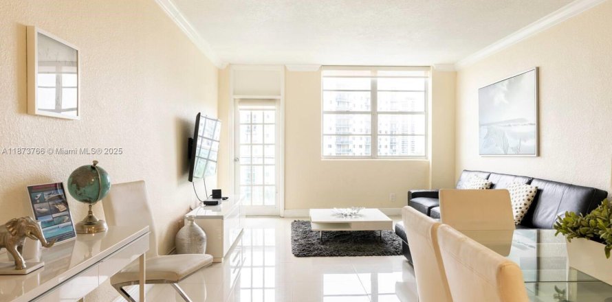 Кондоминиум с 3 спальнями в Санни-Айлс-Бич, Флорида № 1979970