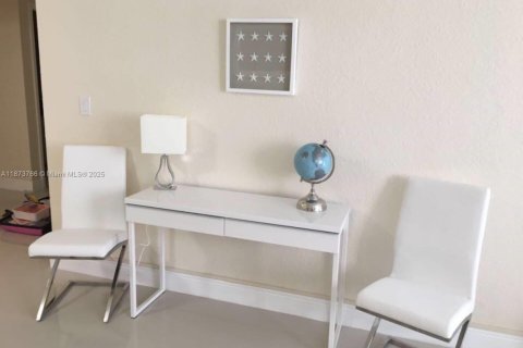 Купить кондоминиум в Санни-Айлс-Бич, Флорида 3 спальни, 154.68м2, № 1979970 - фото 10