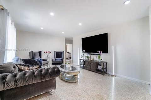 House in Miami, Florida 3 bedrooms, 82.13 sq.m. № 2033465 - photo 9