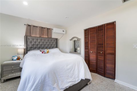 House in Miami, Florida 3 bedrooms, 82.13 sq.m. № 2033465 - photo 19