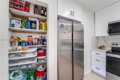 House in Miami, Florida 3 bedrooms, 82.13 sq.m. № 2033465 - photo 15