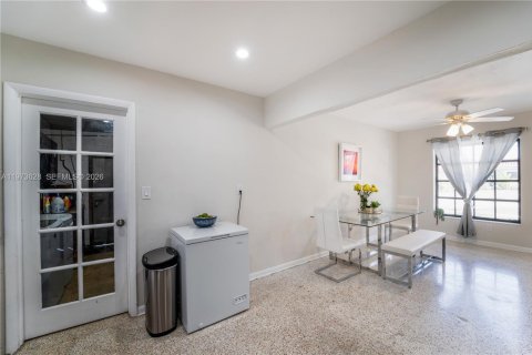 House in Miami, Florida 3 bedrooms, 82.13 sq.m. № 2033465 - photo 10