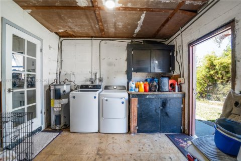 House in Miami, Florida 3 bedrooms, 82.13 sq.m. № 2033465 - photo 24