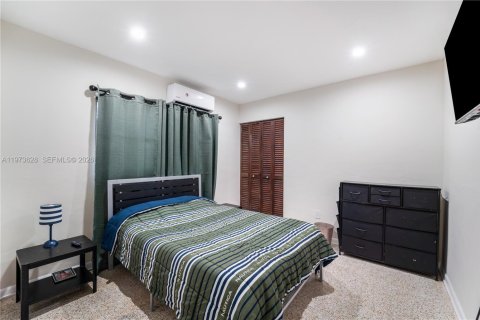 House in Miami, Florida 3 bedrooms, 82.13 sq.m. № 2033465 - photo 21