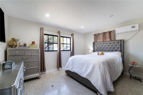 House in Miami, Florida 3 bedrooms, 82.13 sq.m. № 2033465 - photo 18