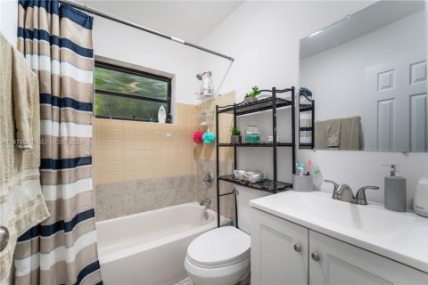 House in Miami, Florida 3 bedrooms, 82.13 sq.m. № 2033465 - photo 22